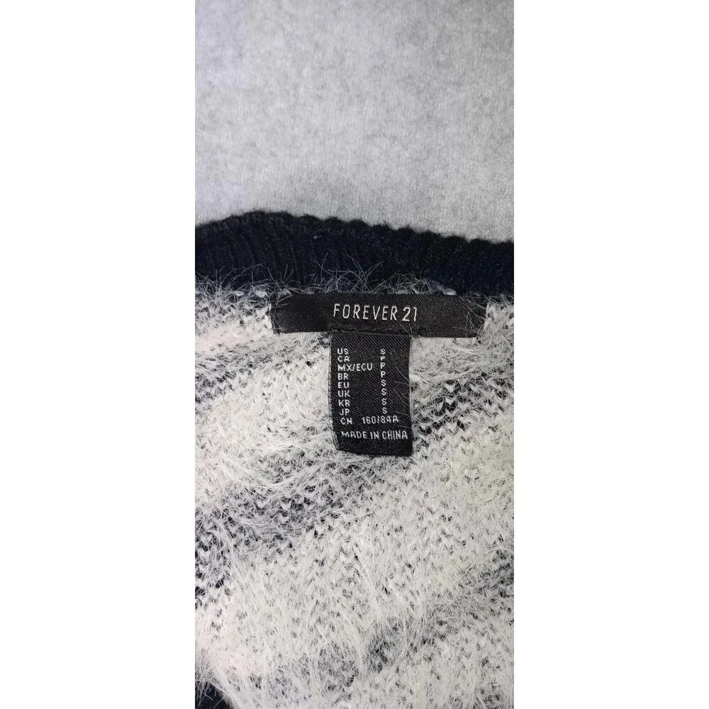 Forever 21 Cropped Button Up Cardigan Size Small Zebra Animal Pring Soft Eyelash - Picture 3 of 9